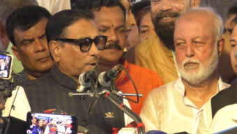 ‘যত হুমকিই আসুক শেখ হাসিনা মাথা নত করবেন না’
